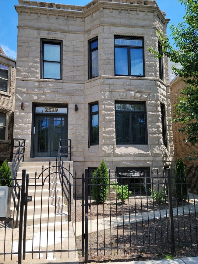 Building Photo - 2529 N Central Park Ave