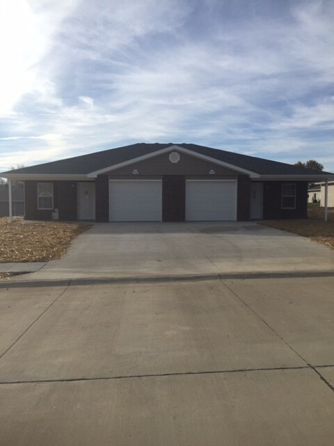 Foto principal - Coming Soon! 2 bdrm, 2 bath, 1 car garage!...