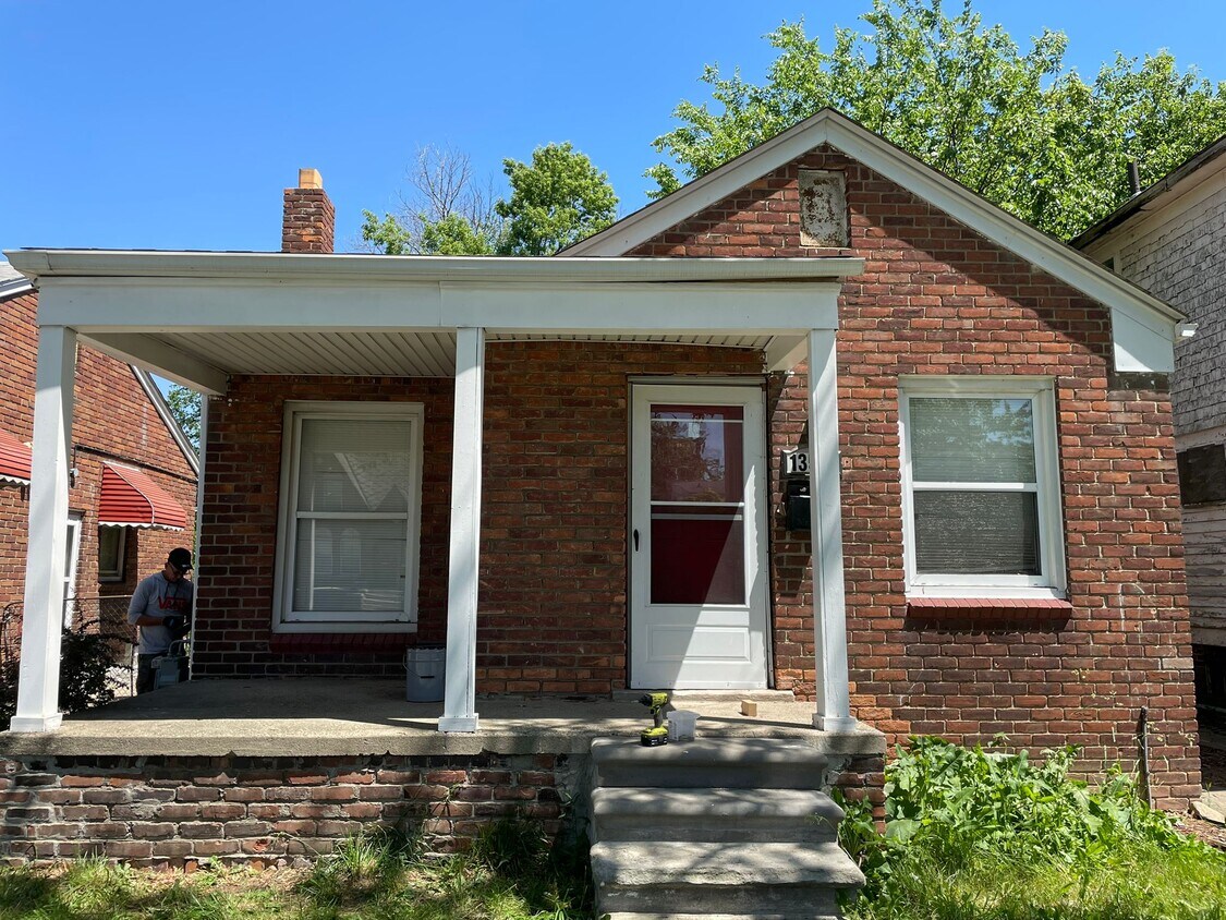 Primary Photo - 13560 Cloverlawn Ave