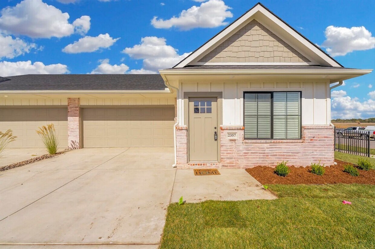 Foto principal - 2127 E Elk Rdg Ave