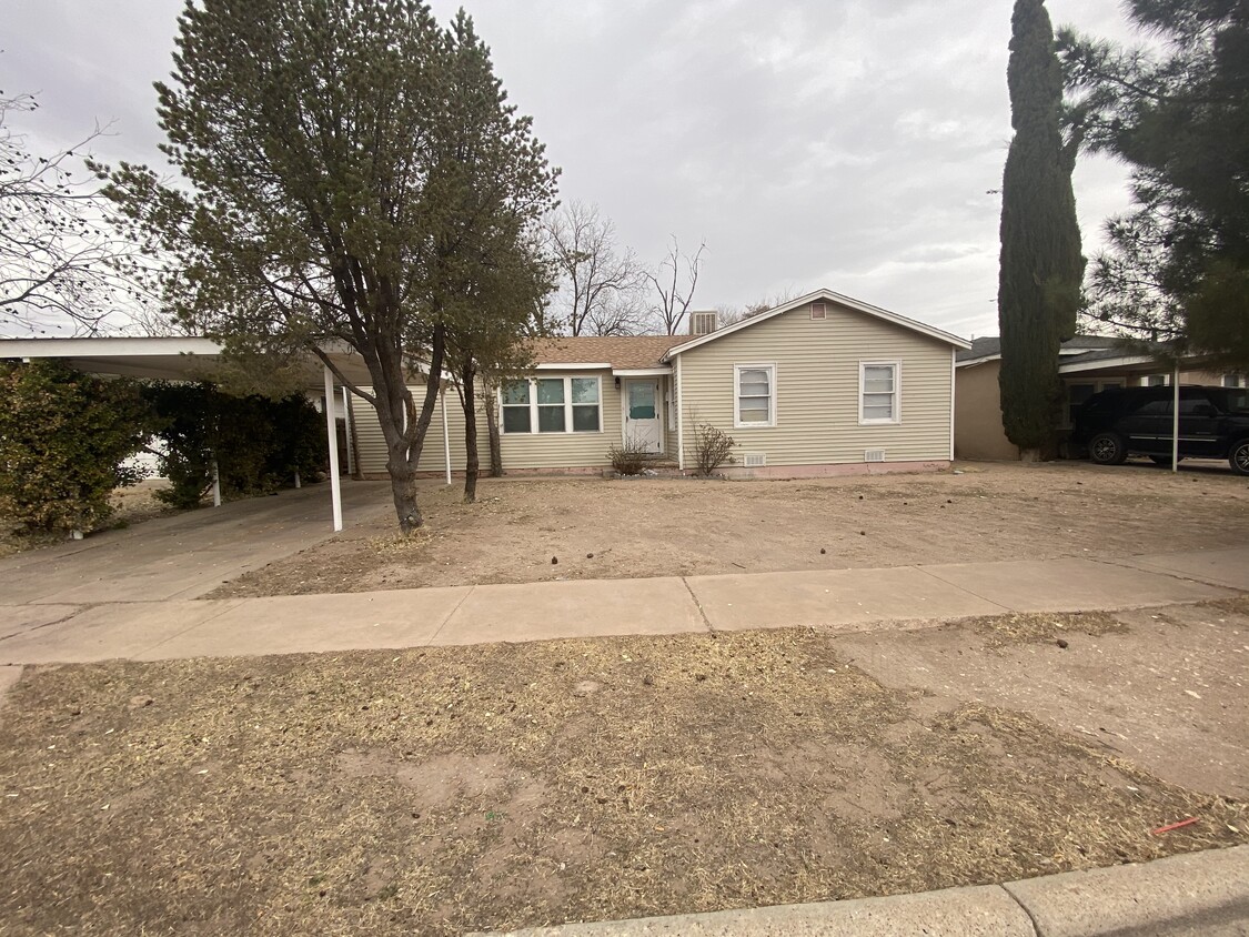 Front of house covered parking - 1220 E Llano Dr