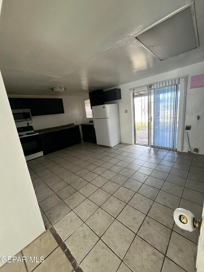 Building Photo - 813 Elmwood Ct