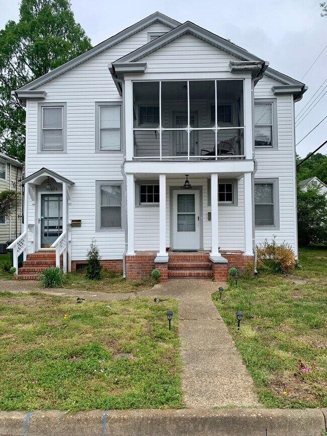 Building Photo - 3207 Kenmore Dr