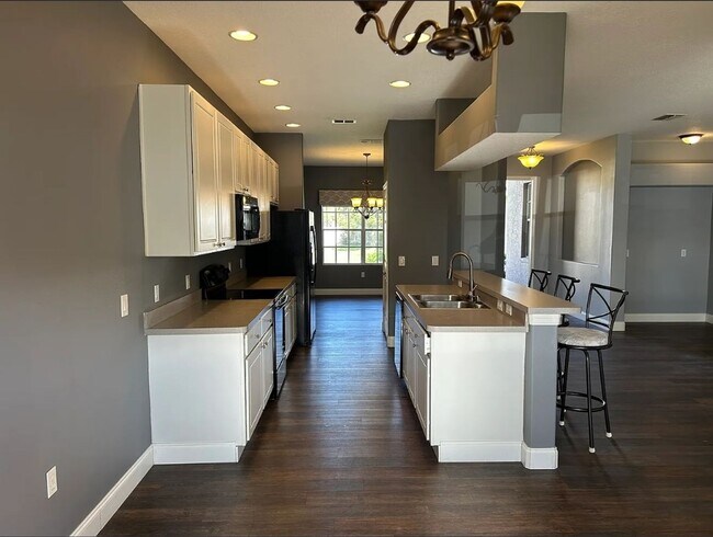 Foto del edificio - 4 bedroom 2 bathroom Sterling Hills Home