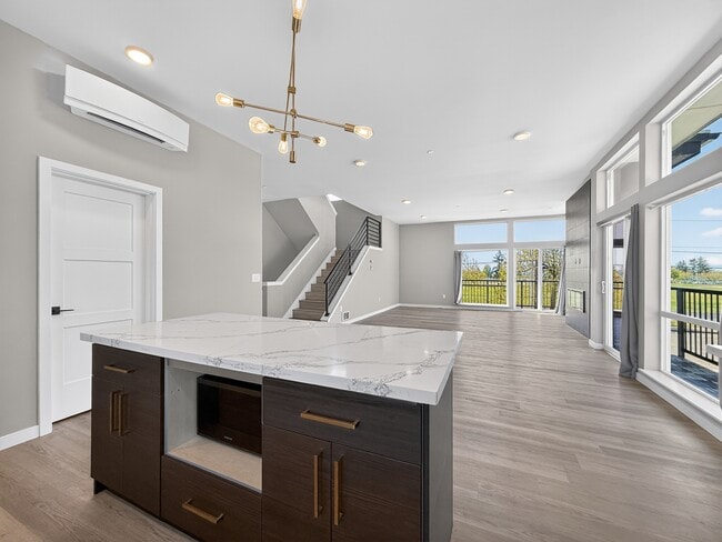 Foto del edificio - 1232 Harrington Ave NE