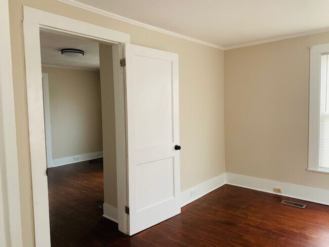 Foto del edificio - Charming 2 Bed/1 Bath Home - .5 Acre - Upd...