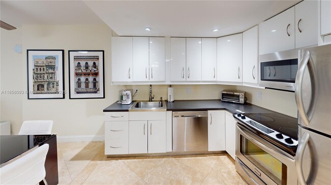 Building Photo - 345 Ocean Dr