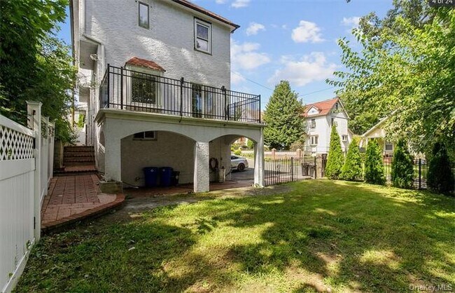 Foto del edificio - 11 Floyd Pl