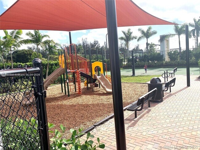 Foto del edificio - 20901 NW 1st Dr