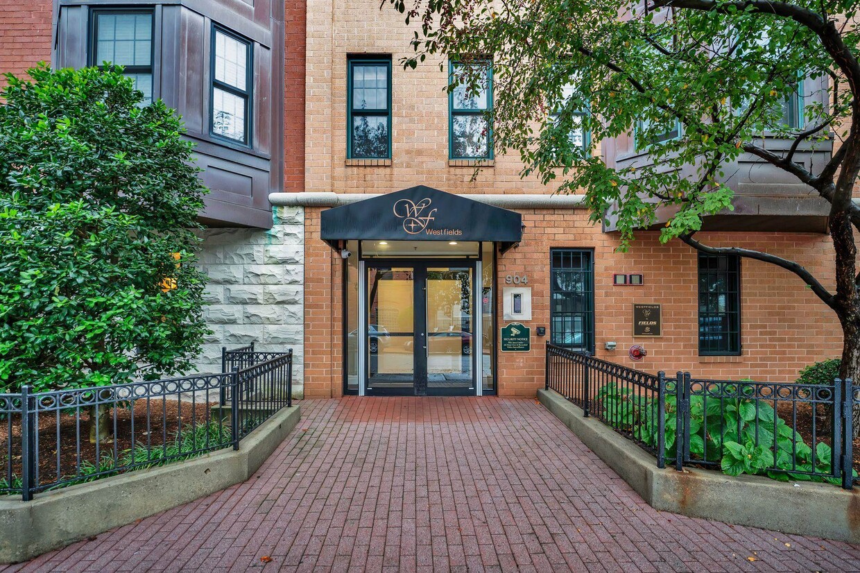 Primary Photo - 904 Jefferson St