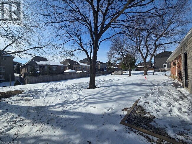 Photo du bâtiment - 8199 Twenty Rd E