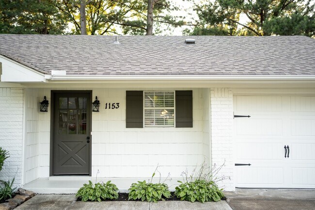 Building Photo - 1153 Greenview Rd
