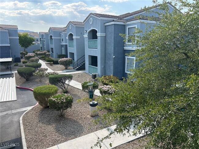 Foto del edificio - 6955 N Durango Dr