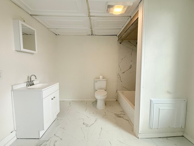 Building Photo - 210-212 Center Ave