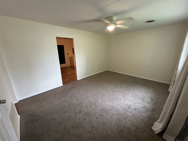 Foto del edificio - Well-maintained 3-bedroom, 1-bath house in a great location