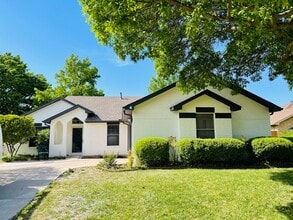 Building Photo - 4 Monterey Dr