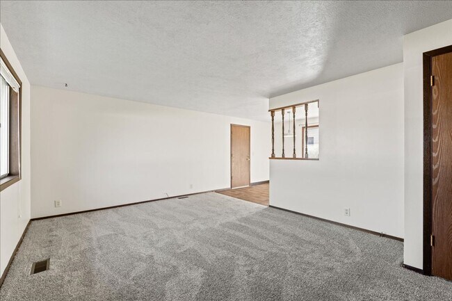 Building Photo - 2 Bedroom 1 Bathroom Duplex on the Boise B...