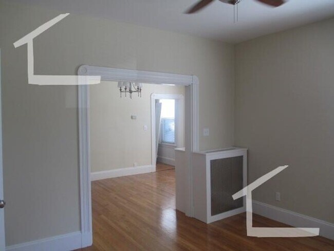 Foto del edificio - 9/1 No Fee! Renovated two-level 4BR/2BA near Brighton Center