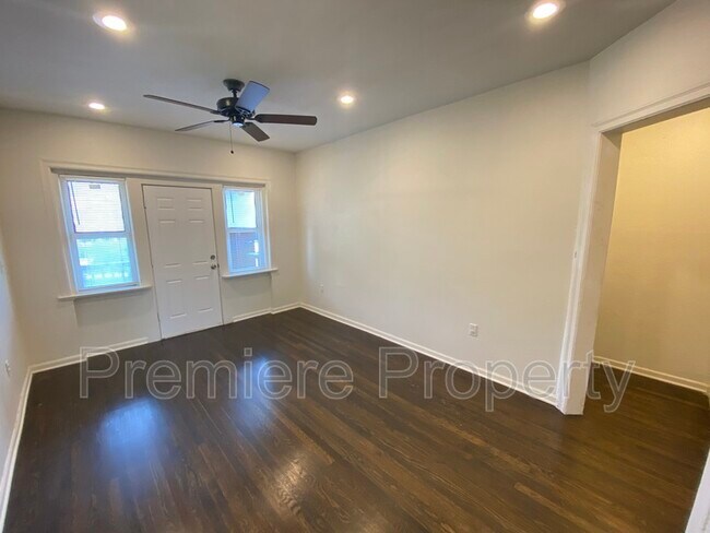 Foto del edificio - 3319 E 30th St