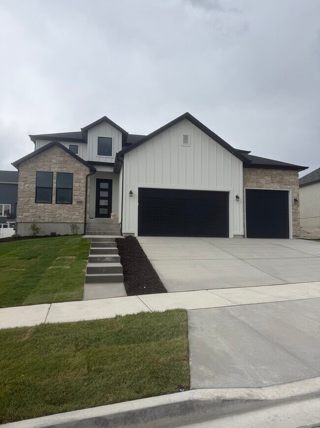 Building Photo - 1043 W Chokecherry St