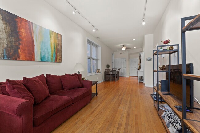 Building Photo - 1341 N Western Ave