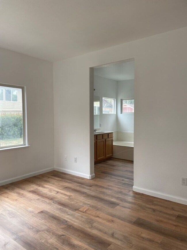 Building Photo - Beautiful Single-Story 3 Bedroom + Office,...