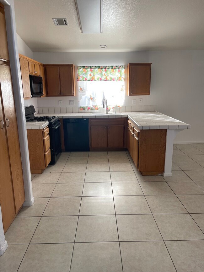 Foto del edificio - 3631 San Jacinto Ave