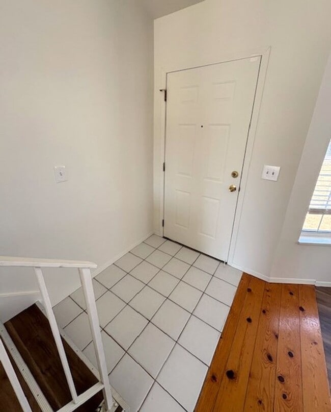Building Photo - 3 Bedroom / 2 Bath Home in Kearns!