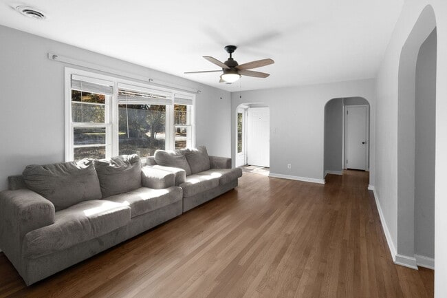 Building Photo - 3 Bed 1 Bath Home for Rent in Newport News