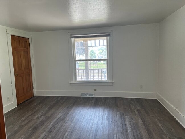 Living Room - 275 E Green Bay Ave