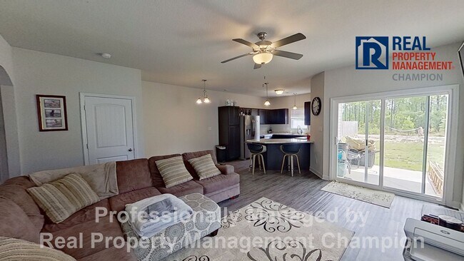 Foto del edificio - Fabulous Townhome with Open Floorplan