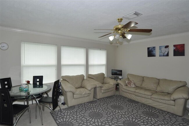 Foto del edificio - 2406 Padgett Ct