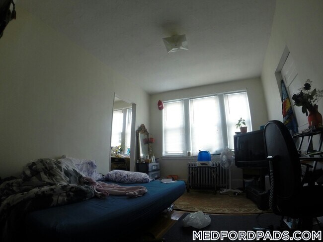 Building Photo - 53 Fellsway W