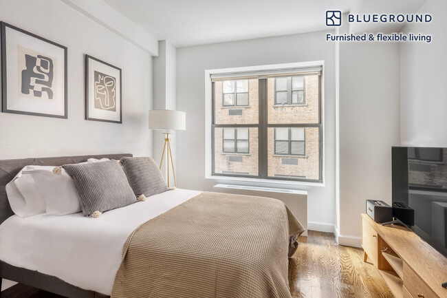 Building Photo - 212 W 91st St