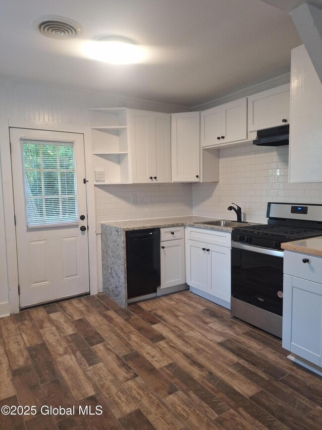 Building Photo - 2A Hillview Ave