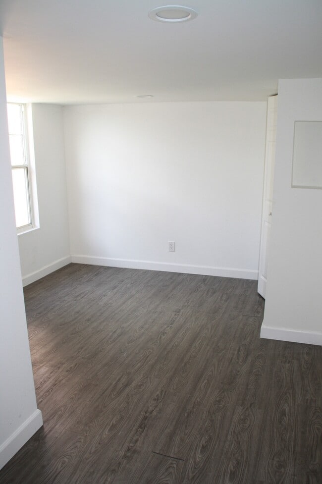 Building Photo - 1012 Laguna Ave