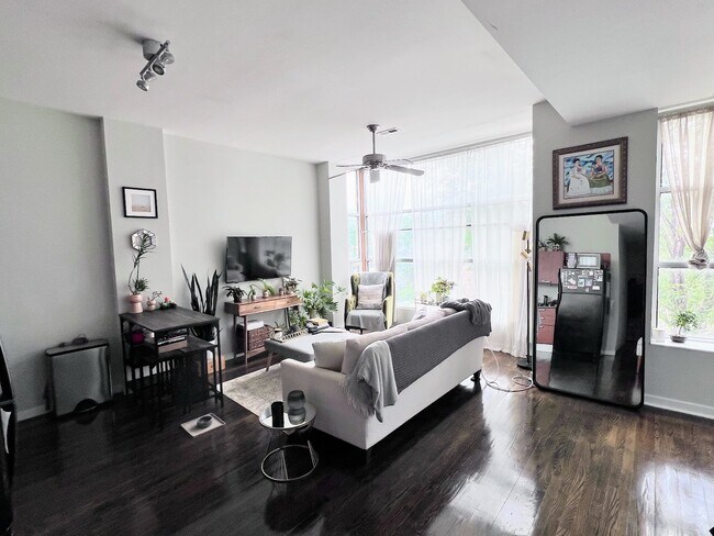 Foto del edificio - 2824 W Armitage Ave
