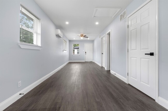 Building Photo - 4116 Linn St