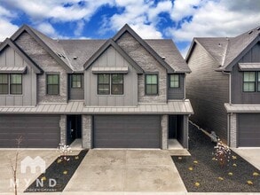 Building Photo - 7001 NE 132nd Way