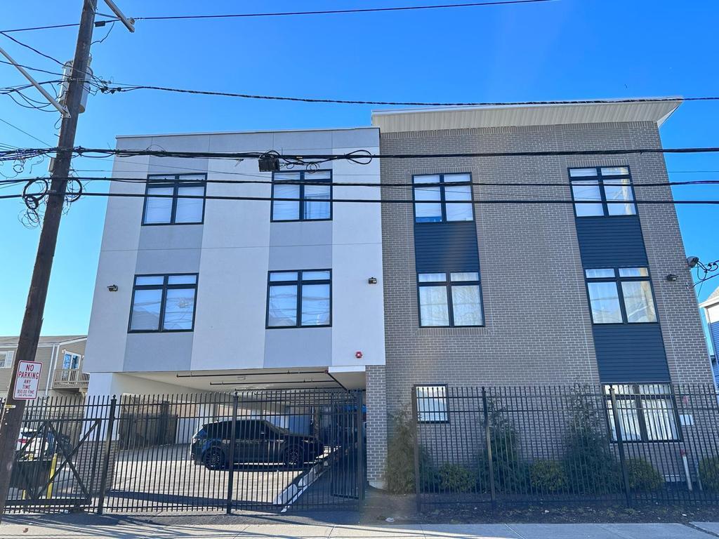 Foto principal - 326 E 16th St