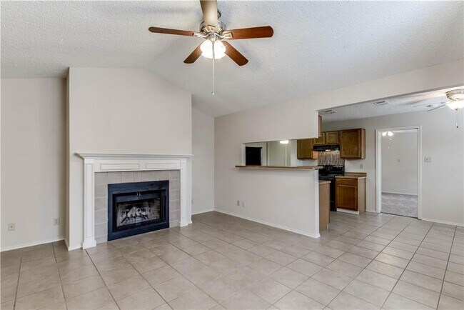 Building Photo - 6010 Parkwood Dr