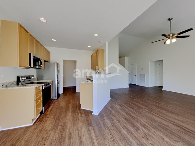 Building Photo - 432 Creekside Ln