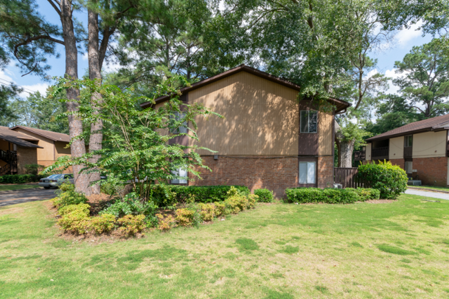 Building Photo - 1824-2020 Sheffield Dr
