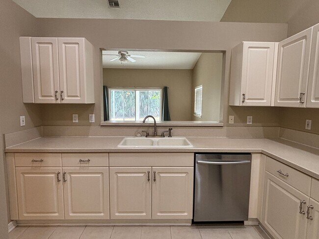 Building Photo - 110 Covington St