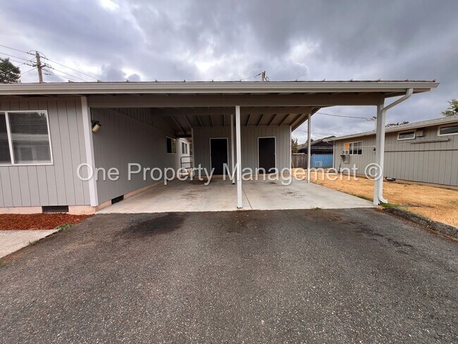 Building Photo - 121 SE 98th Ave