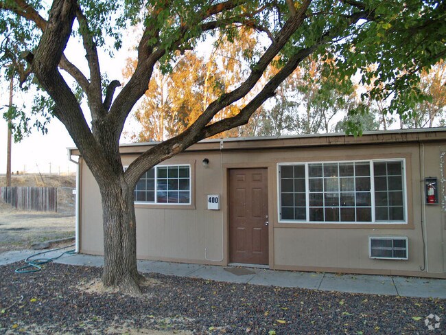 Building Photo - 400-412 W Silver Eagle Rd