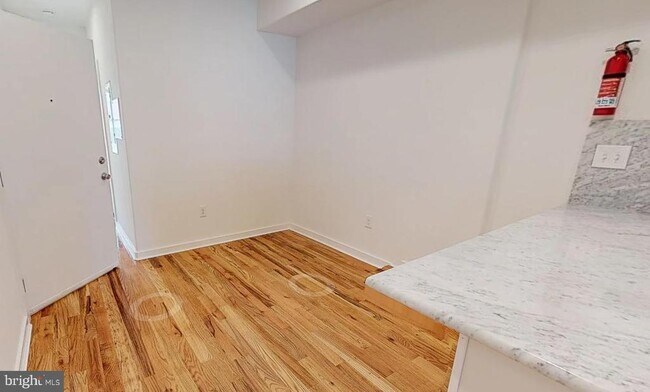 Foto del edificio - 1642 N Marshall St