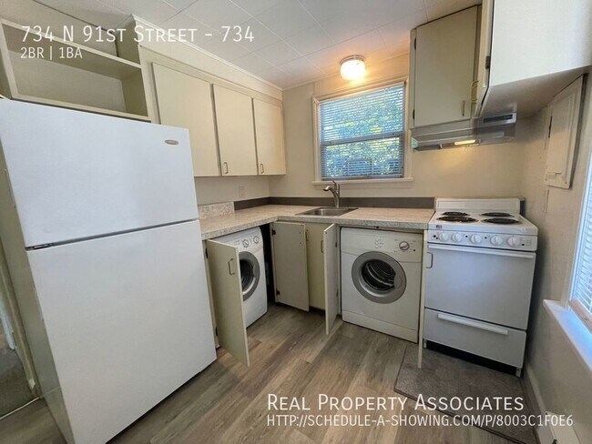 Building Photo - Pet Friendly, 2 bed, 1 bath, ramble style ...