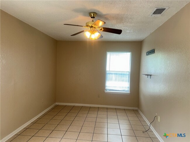 Building Photo - 213 Blanket Dr