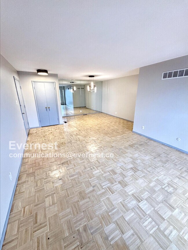 Foto del edificio - 10368 Forest Brook Ln